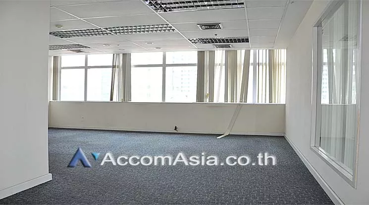 4  Office Space For Rent in Silom ,Bangkok BTS Surasak at Vorawat Building AA10943